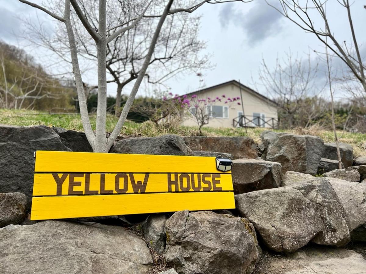 Yellow House By Lake Toya Toyako 외부 사진