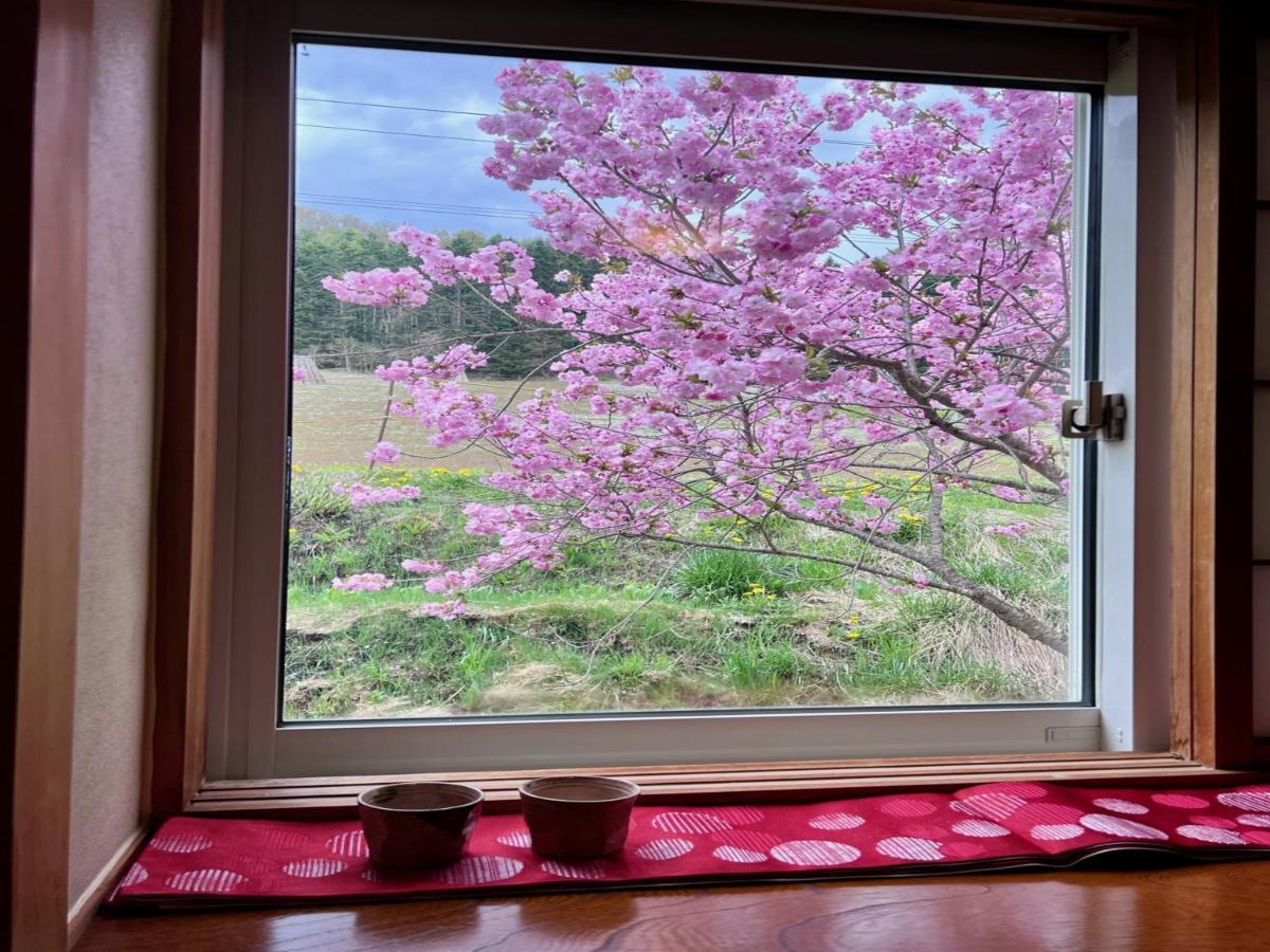 Yellow House By Lake Toya Toyako 외부 사진